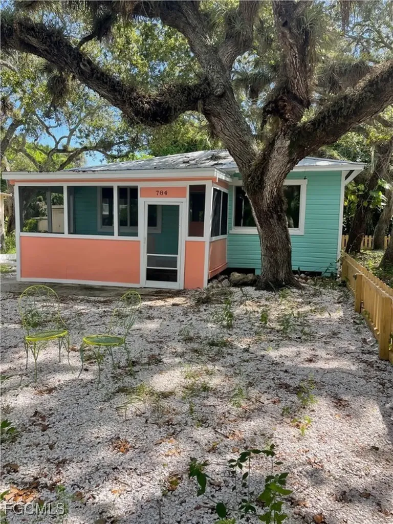 784 Oak Street Fort Myers Beach FL 33931
