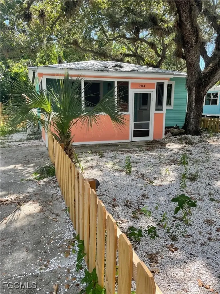 784 Oak Street Fort Myers Beach FL 33931