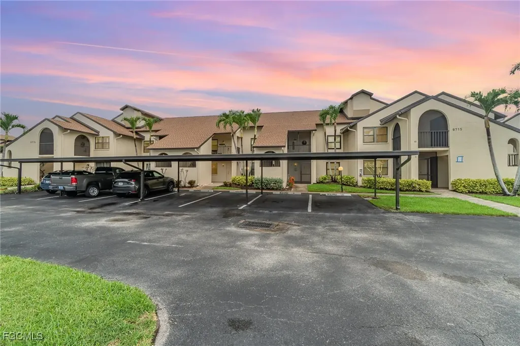 8715 Charter Club Circle Fort Myers FL 33919