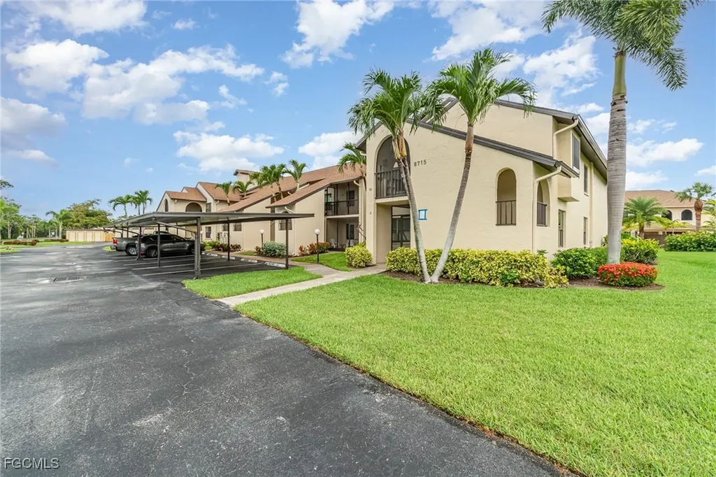 8715 Charter Club Circle Fort Myers FL 33919