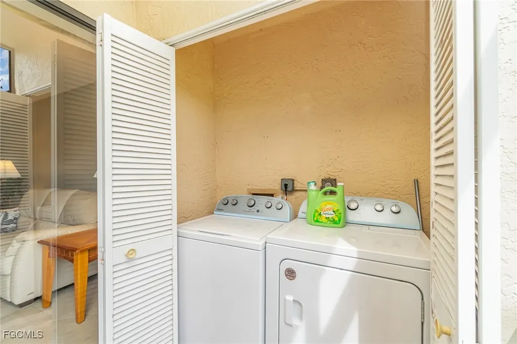 8715 Charter Club Circle Fort Myers FL 33919