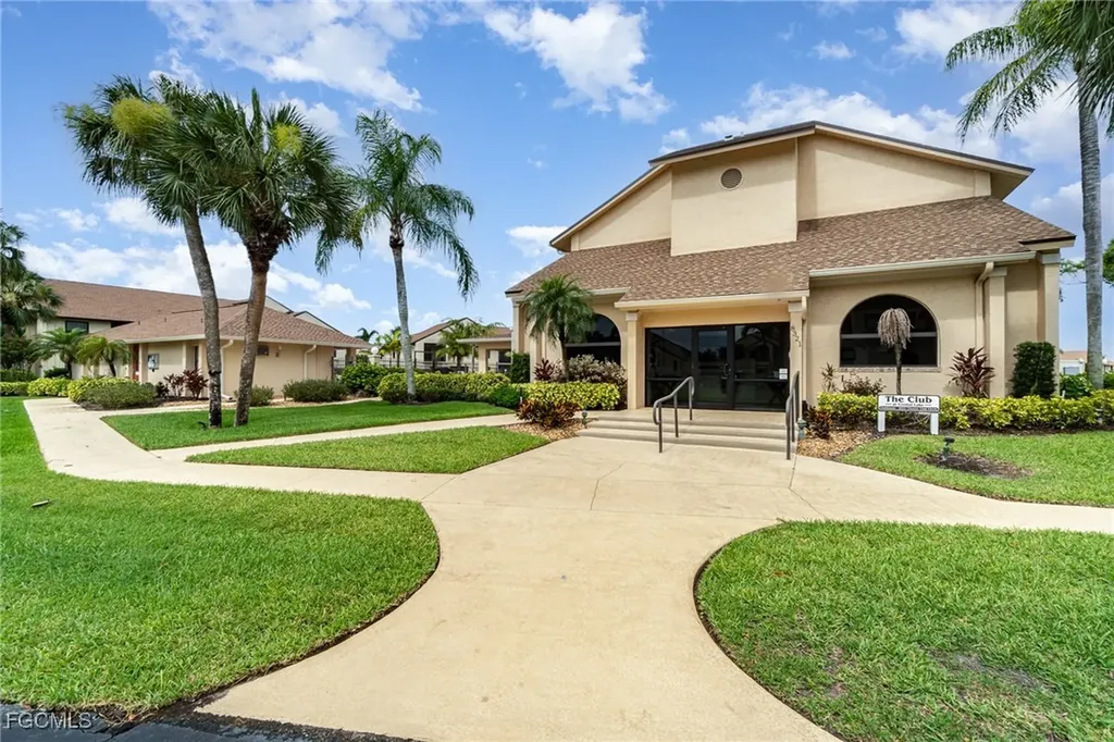 8715 Charter Club Circle Fort Myers FL 33919