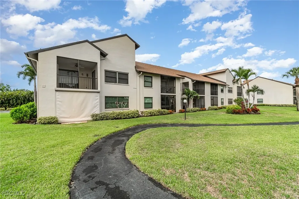 8715 Charter Club Circle Fort Myers FL 33919