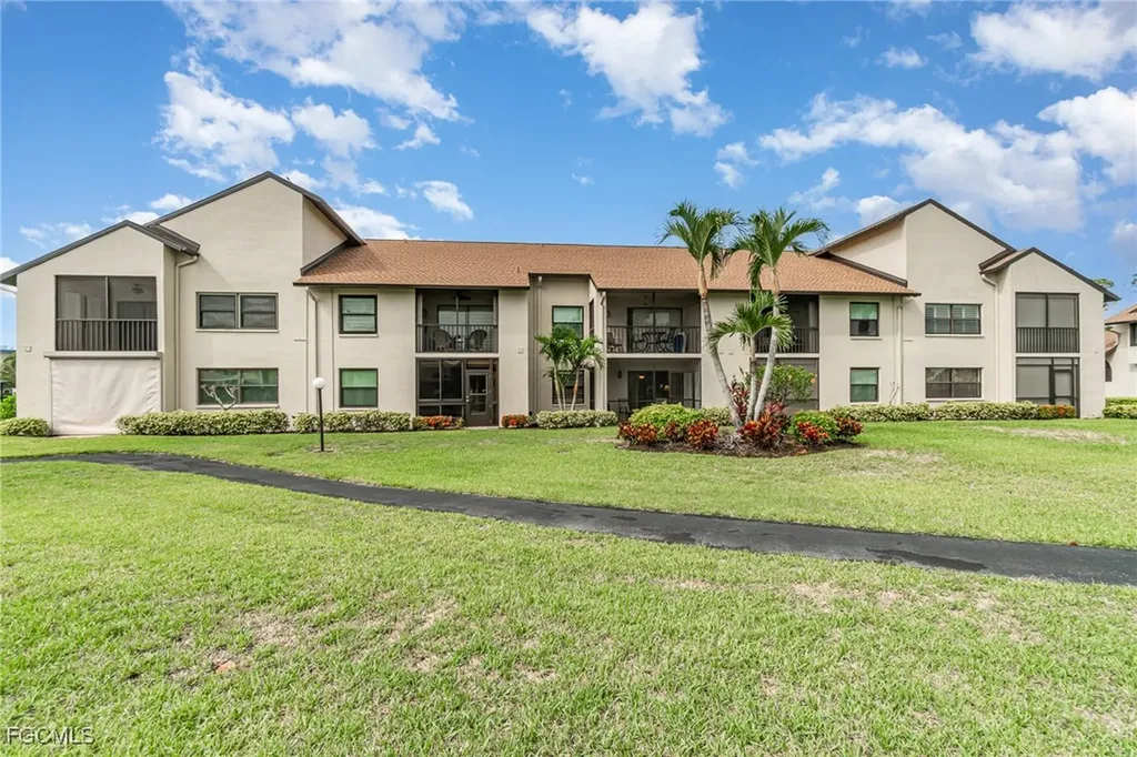 8715 Charter Club Circle Fort Myers FL 33919