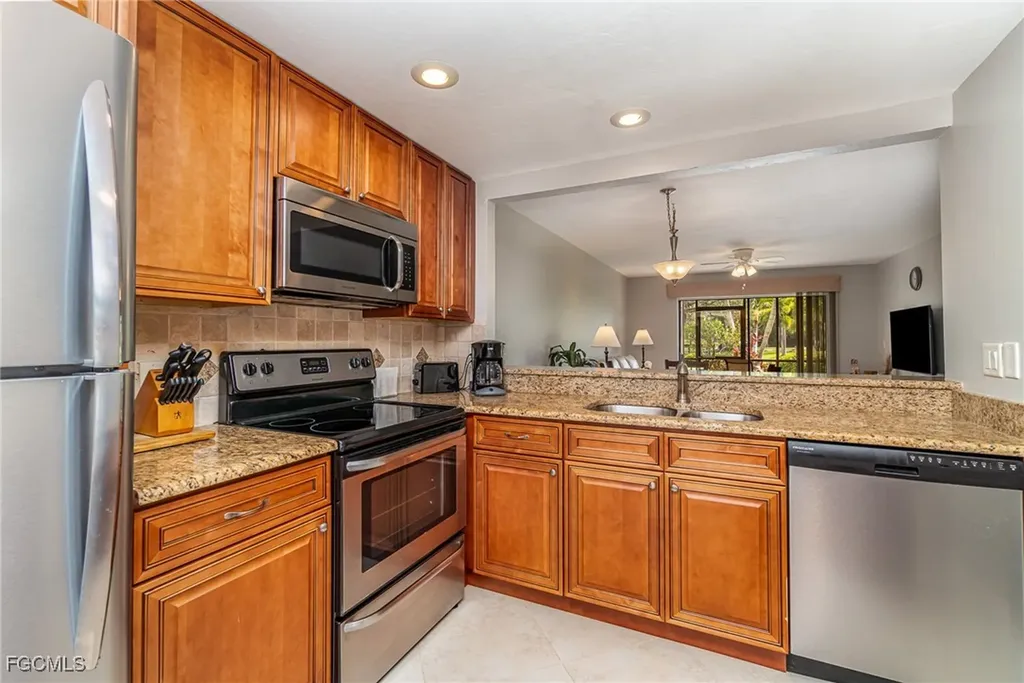 8715 Charter Club Circle Fort Myers FL 33919
