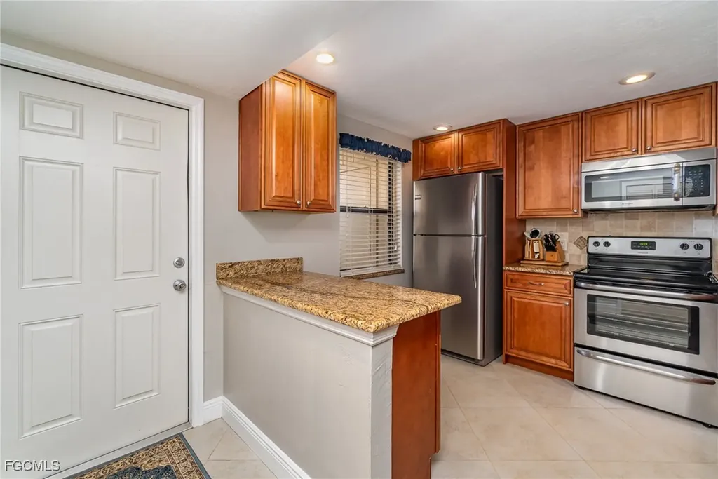 8715 Charter Club Circle Fort Myers FL 33919