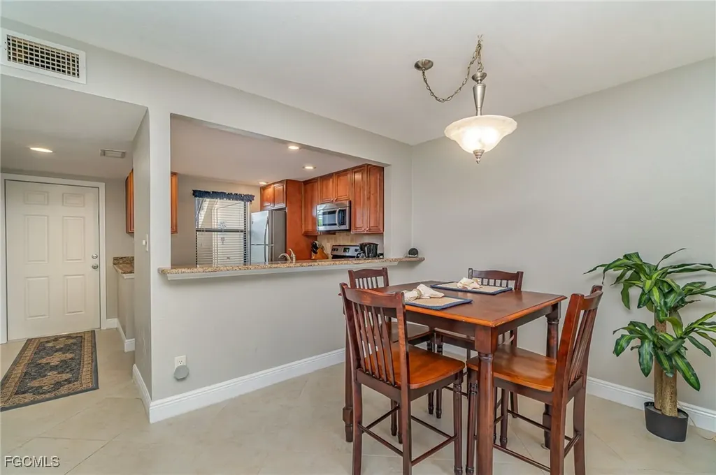 8715 Charter Club Circle Fort Myers FL 33919