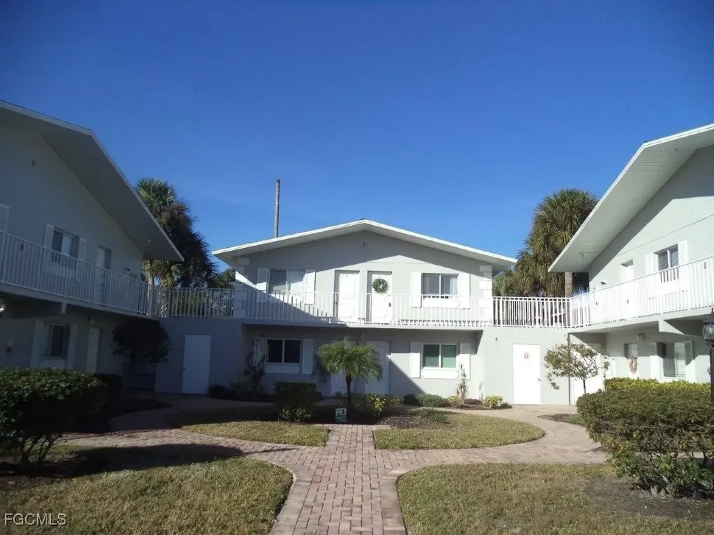 8071 Country Road Fort Myers FL 33919