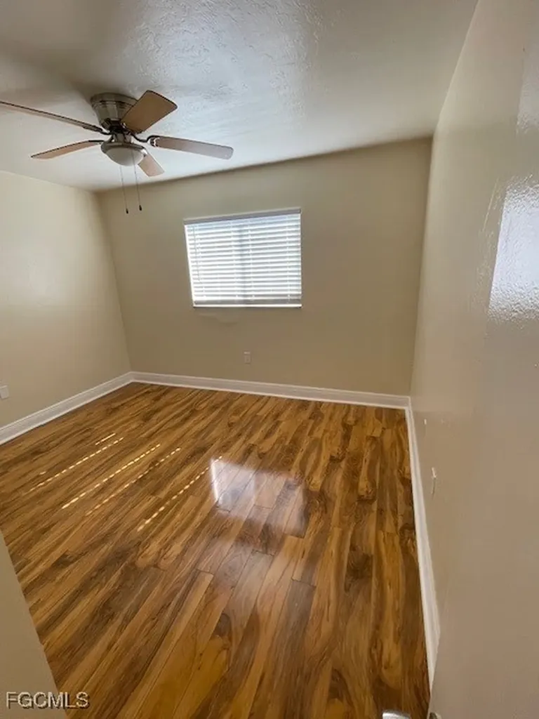 8071 Country Road Fort Myers FL 33919