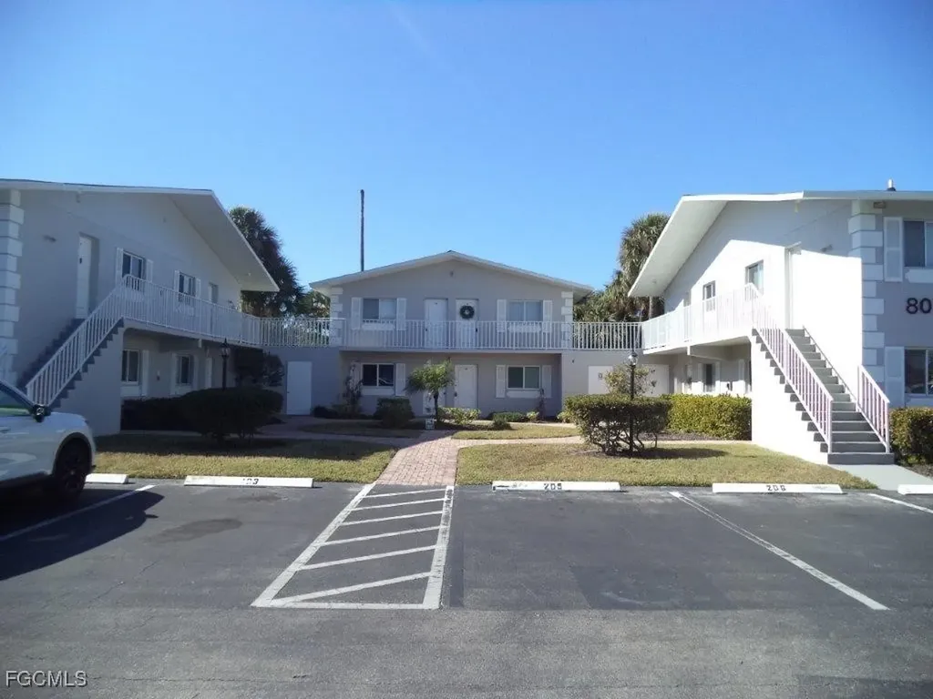 8071 Country Road Fort Myers FL 33919