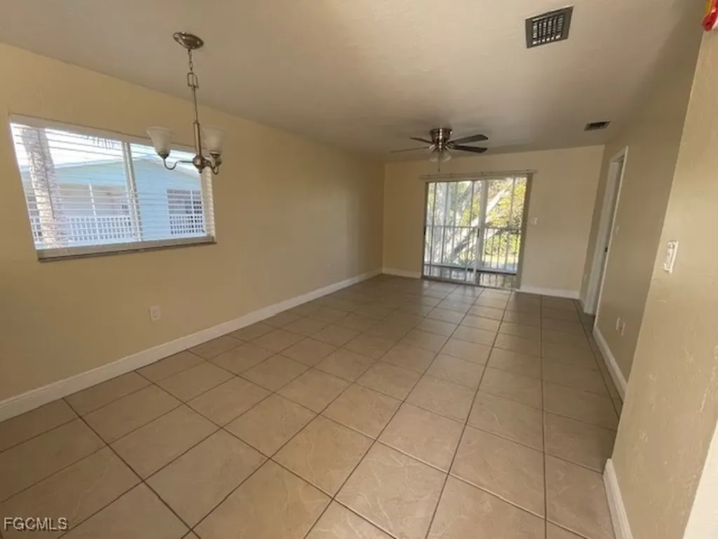 8071 Country Road Fort Myers FL 33919