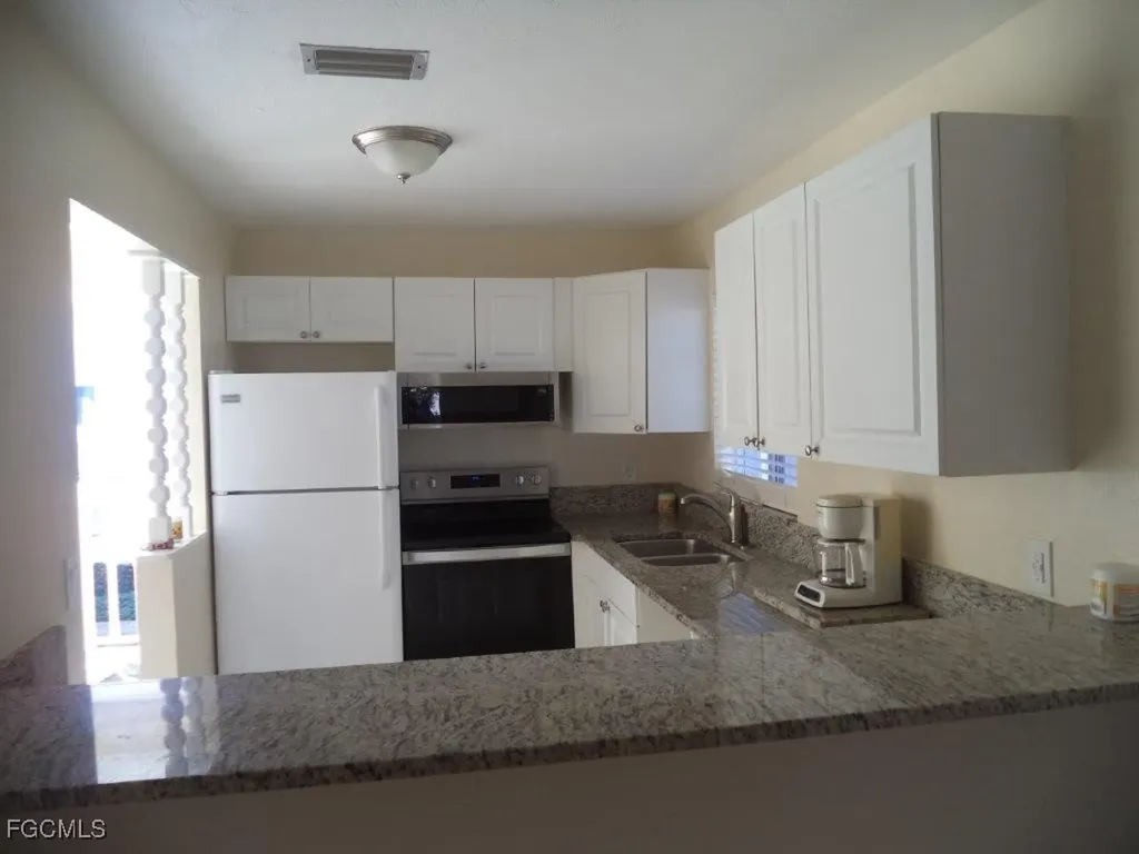 8071 Country Road Fort Myers FL 33919