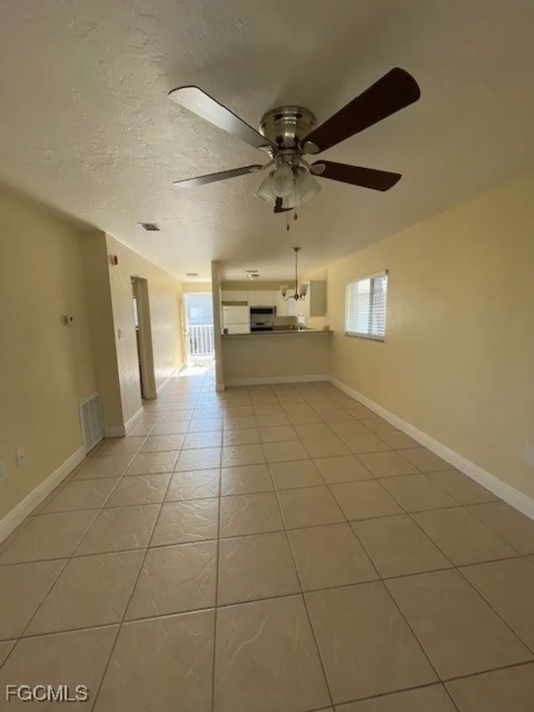 8071 Country Road Fort Myers FL 33919