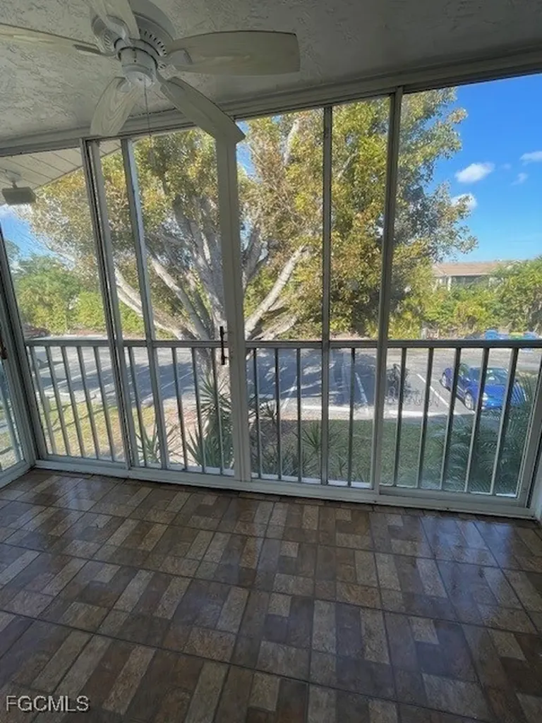 8071 Country Road Fort Myers FL 33919