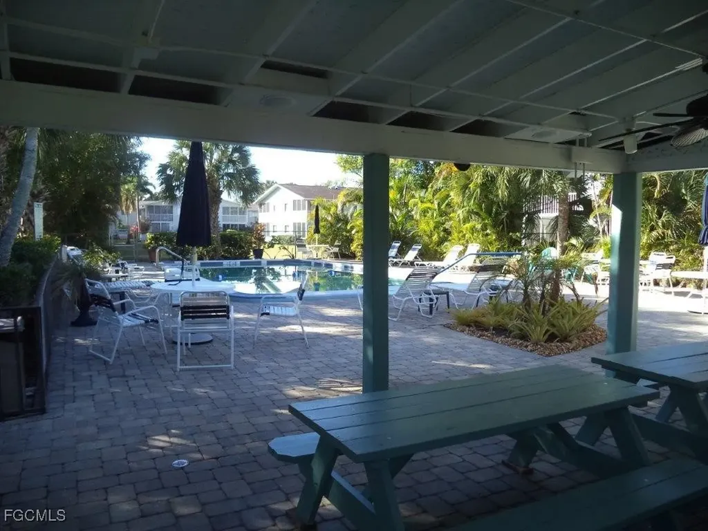 8071 Country Road Fort Myers FL 33919