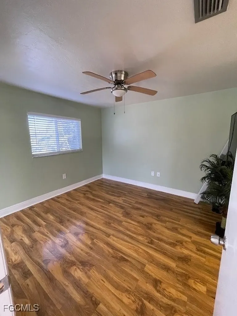 8071 Country Road Fort Myers FL 33919