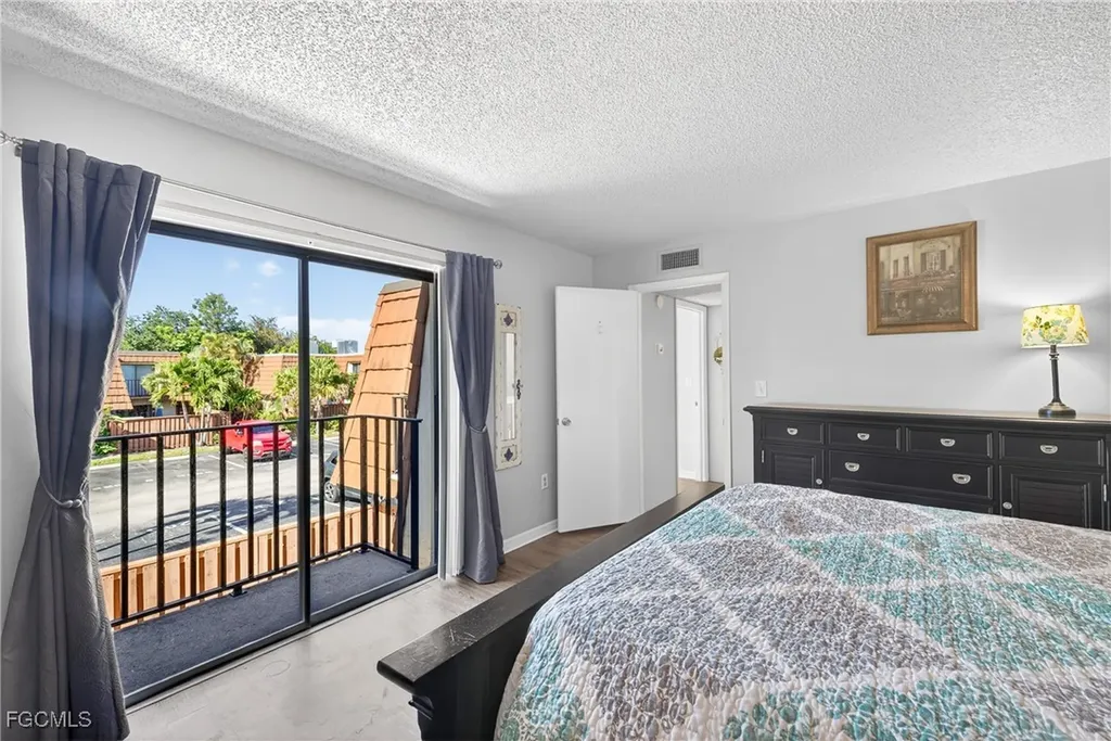 5210 Cedarbend Drive Fort Myers FL 33919