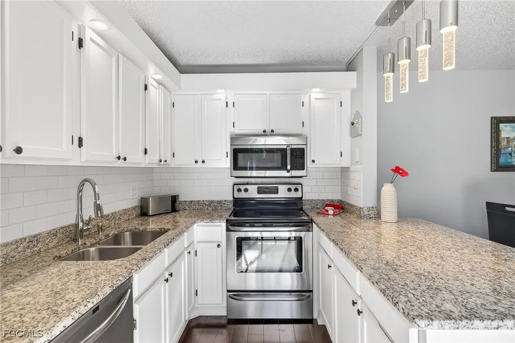 5210 Cedarbend Drive Fort Myers FL 33919