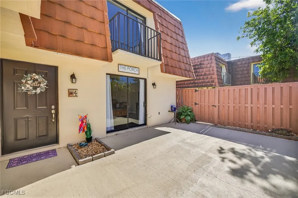 5210 Cedarbend Drive Fort Myers FL 33919