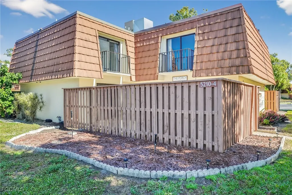 5210 Cedarbend Drive Fort Myers FL 33919