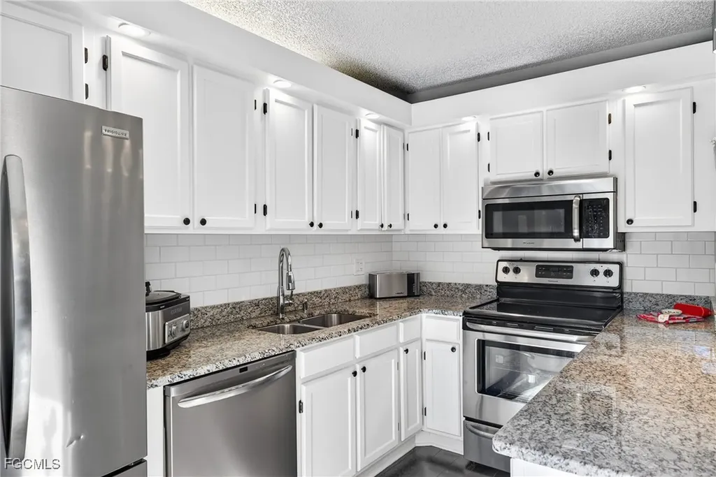 5210 Cedarbend Drive Fort Myers FL 33919