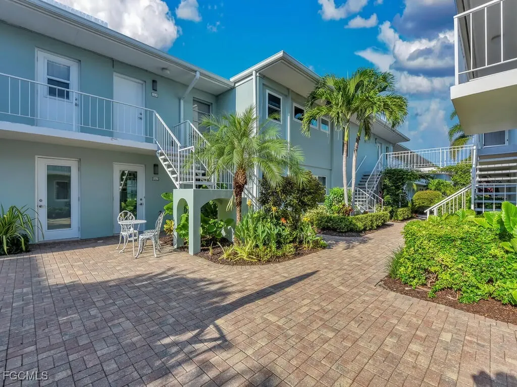 665 12th Avenue S Naples FL 34102