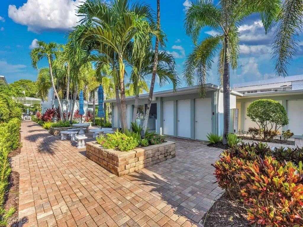 665 12th Avenue S Naples FL 34102