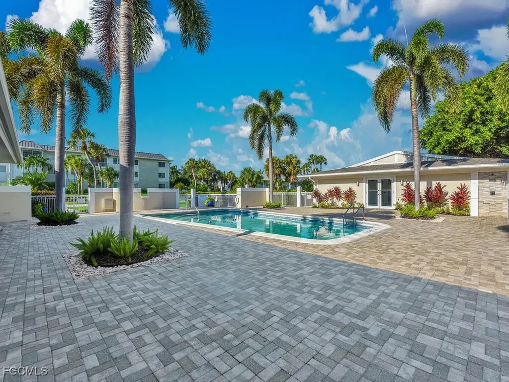 665 12th Avenue S Naples FL 34102