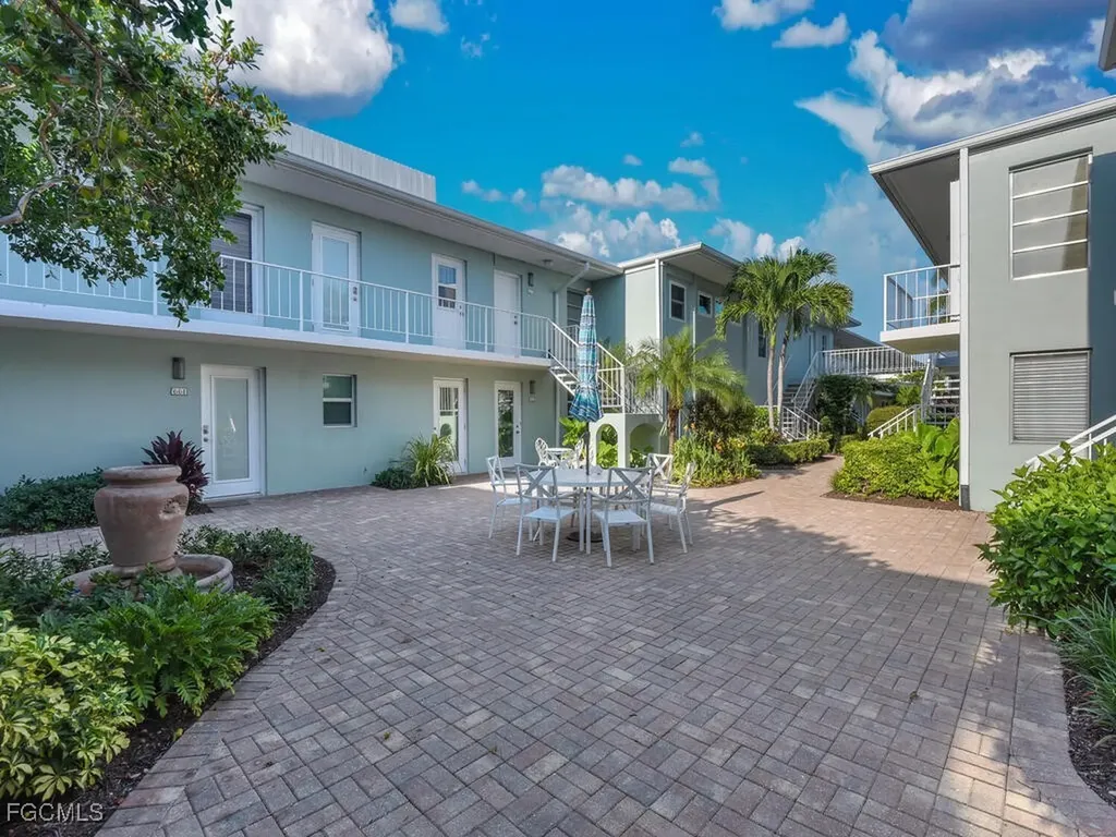 665 12th Avenue S Naples FL 34102