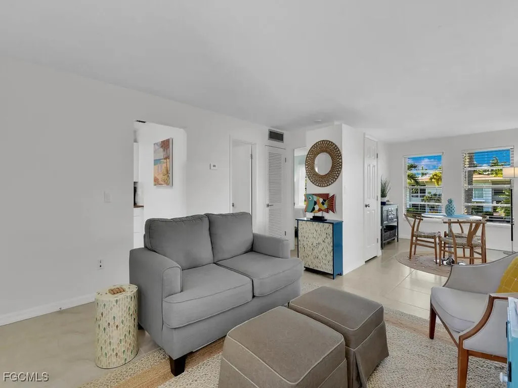 665 12th Avenue S Naples FL 34102