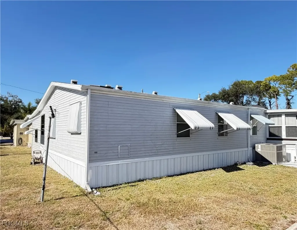 390 Santa Fe Trail North Fort Myers FL 33917