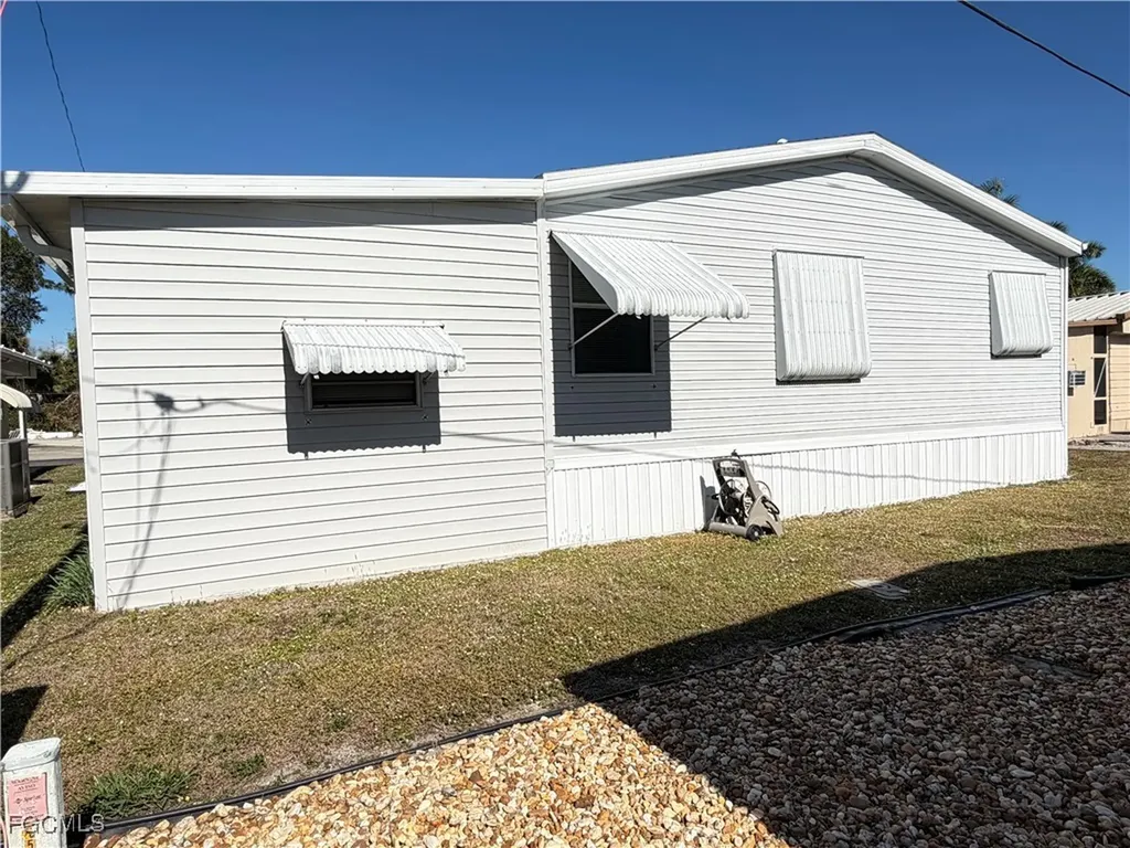 390 Santa Fe Trail North Fort Myers FL 33917