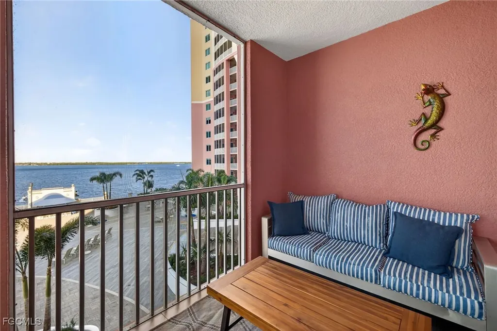 2743 1st Street Fort Myers FL 33916