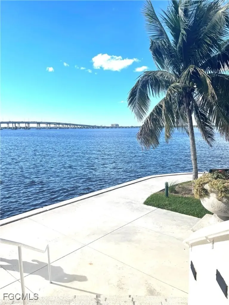 2743 1st Street Fort Myers FL 33916