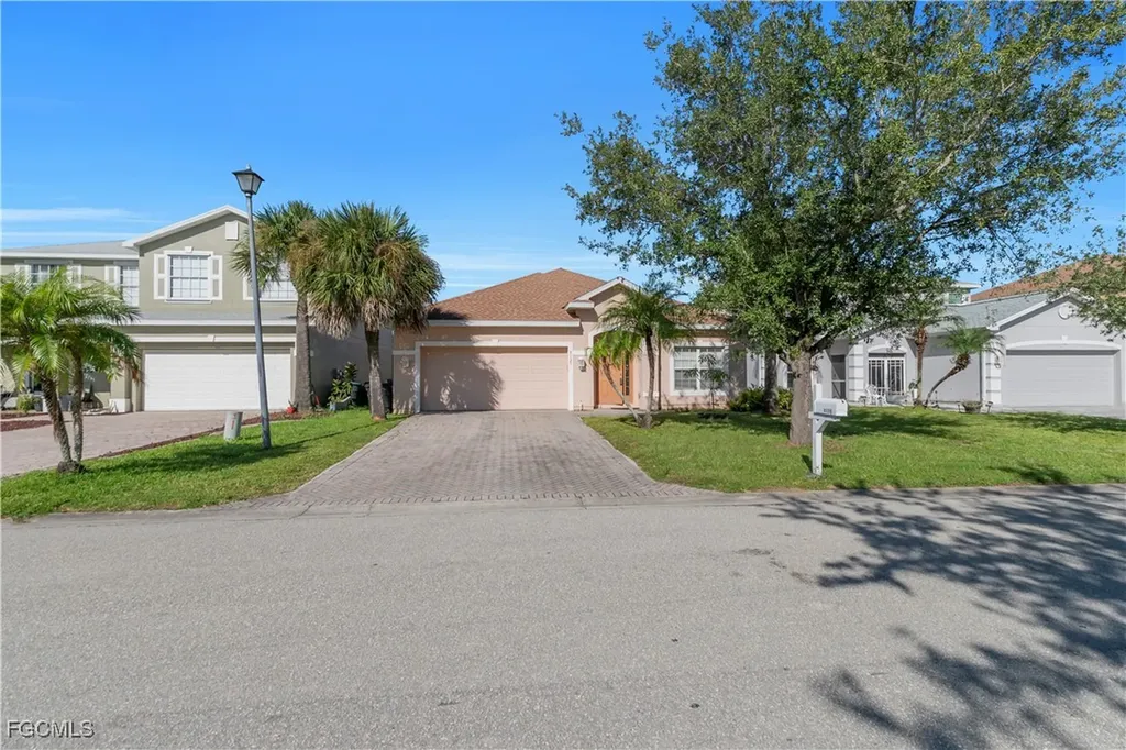 8125 Silver Birch Way Lehigh Acres FL 33971