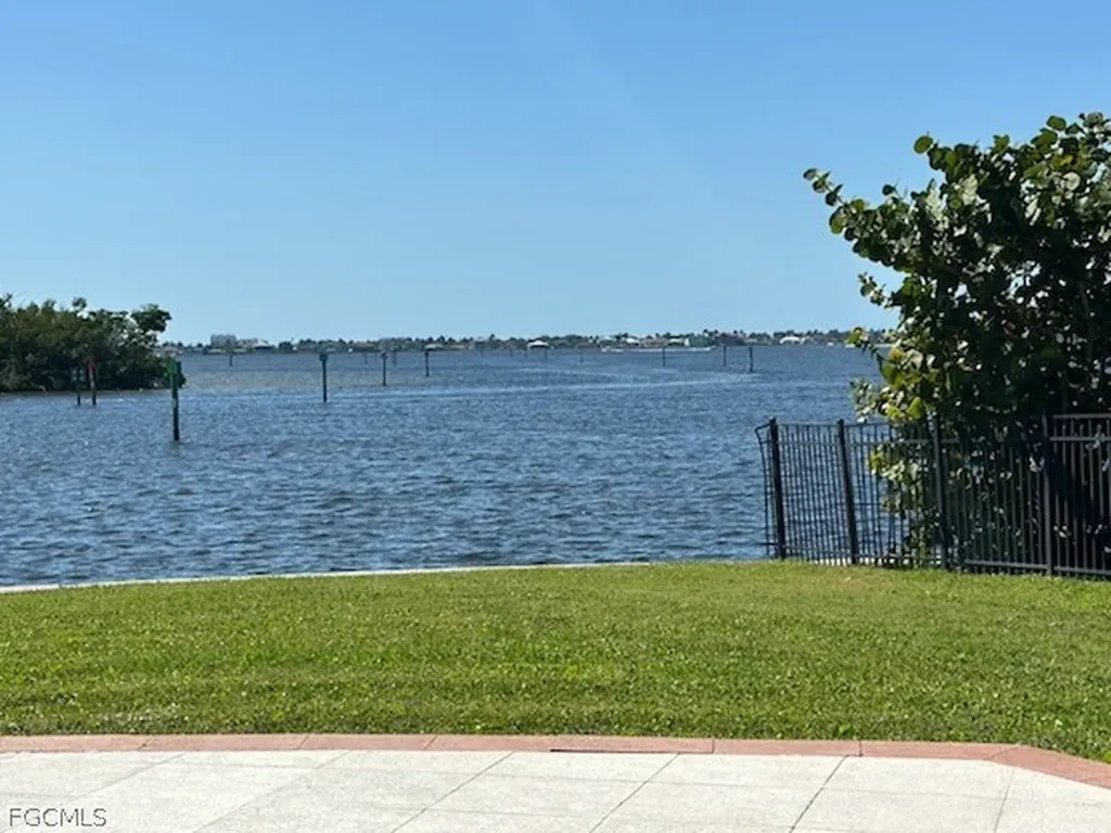 866 Cal Cove Drive Fort Myers FL 33919