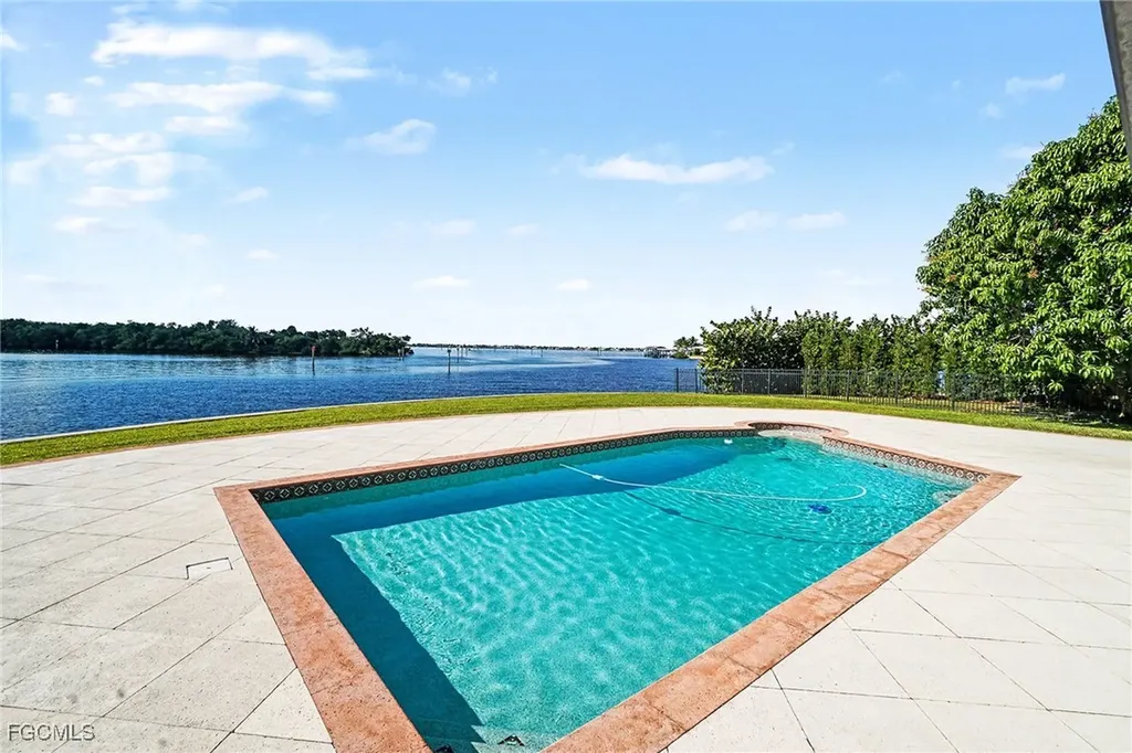 866 Cal Cove Drive Fort Myers FL 33919