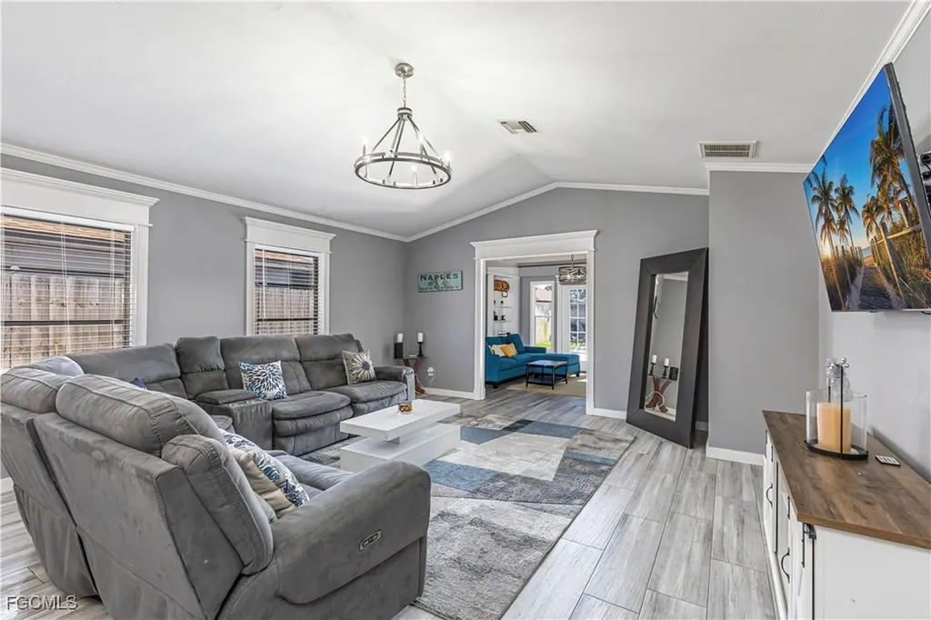 754 105th Avenue N Naples FL 34108