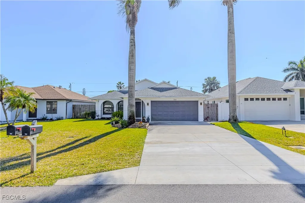 754 105th Avenue N Naples FL 34108