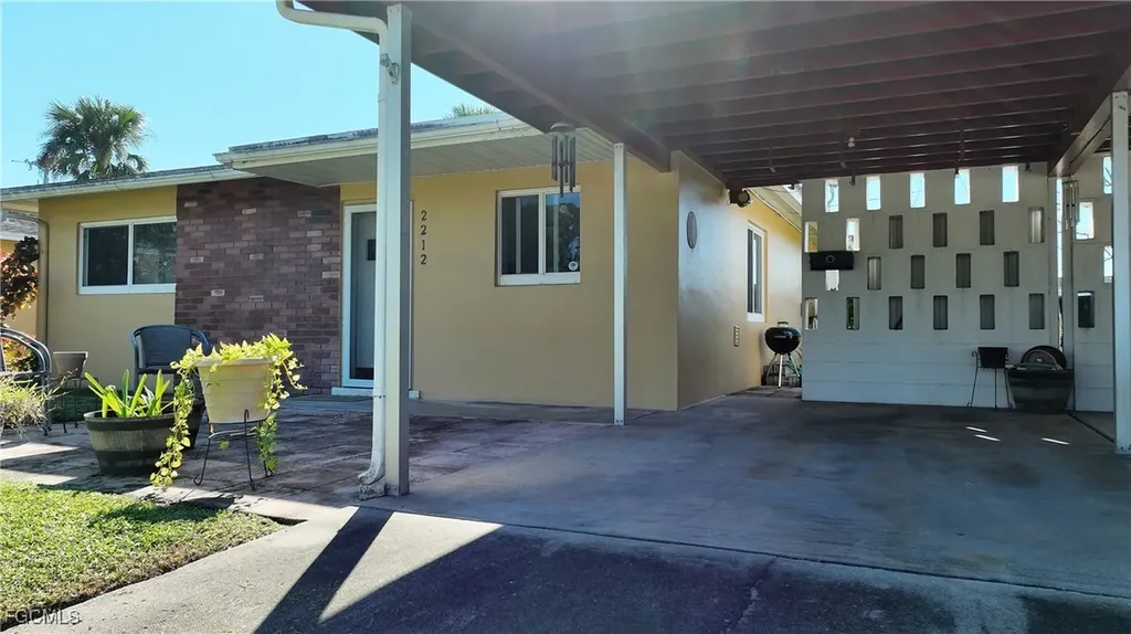 2212 E 6th Street Lehigh Acres FL 33936