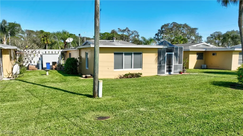 2212 E 6th Street Lehigh Acres FL 33936