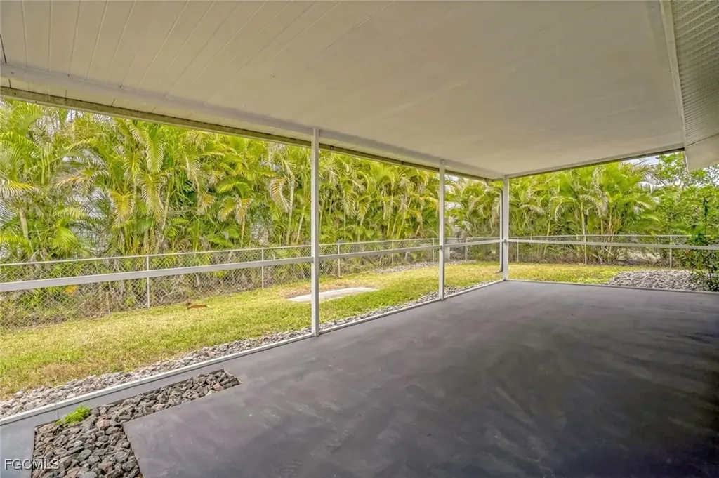 6064 Park Road Fort Myers FL 33908
