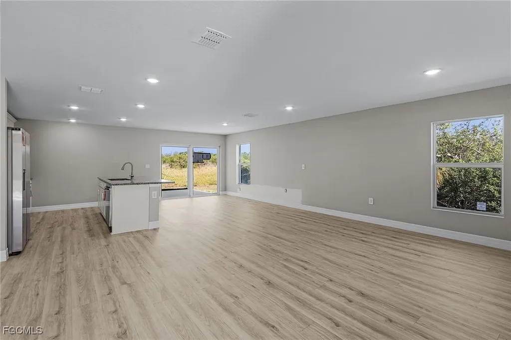 545 Oakshire Lane Lehigh Acres FL 33972