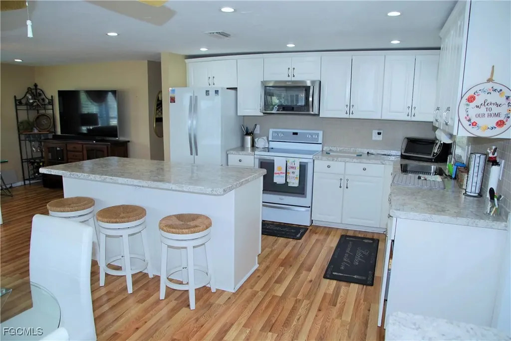 421 Snead Drive North Fort Myers FL 33903