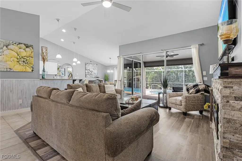 4002 Oasis Boulevard Cape Coral FL 33914