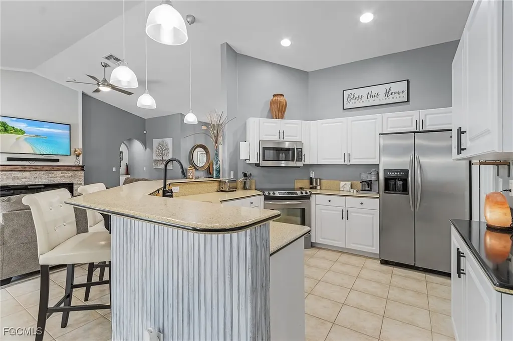 4002 Oasis Boulevard Cape Coral FL 33914