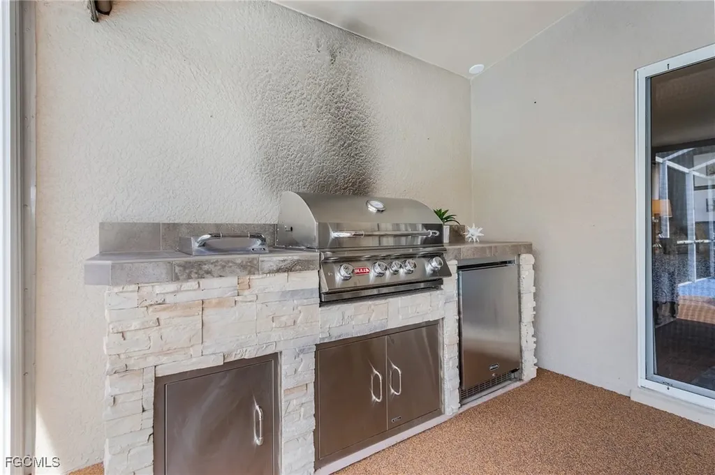 4002 Oasis Boulevard Cape Coral FL 33914