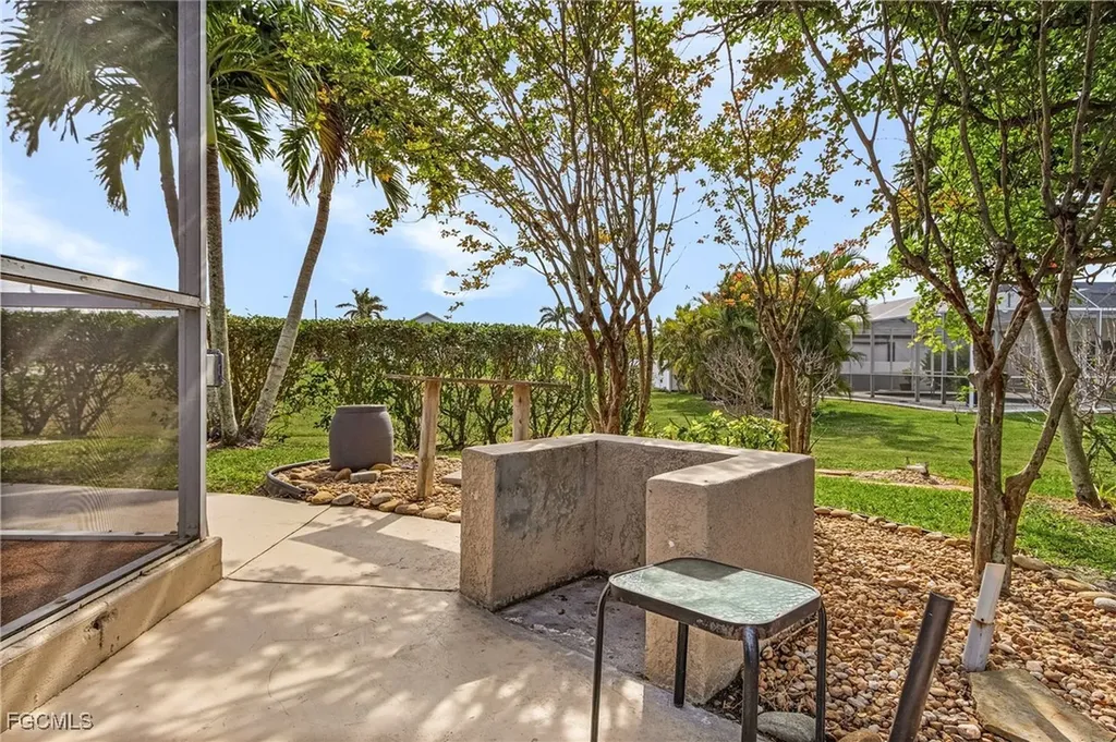 4002 Oasis Boulevard Cape Coral FL 33914