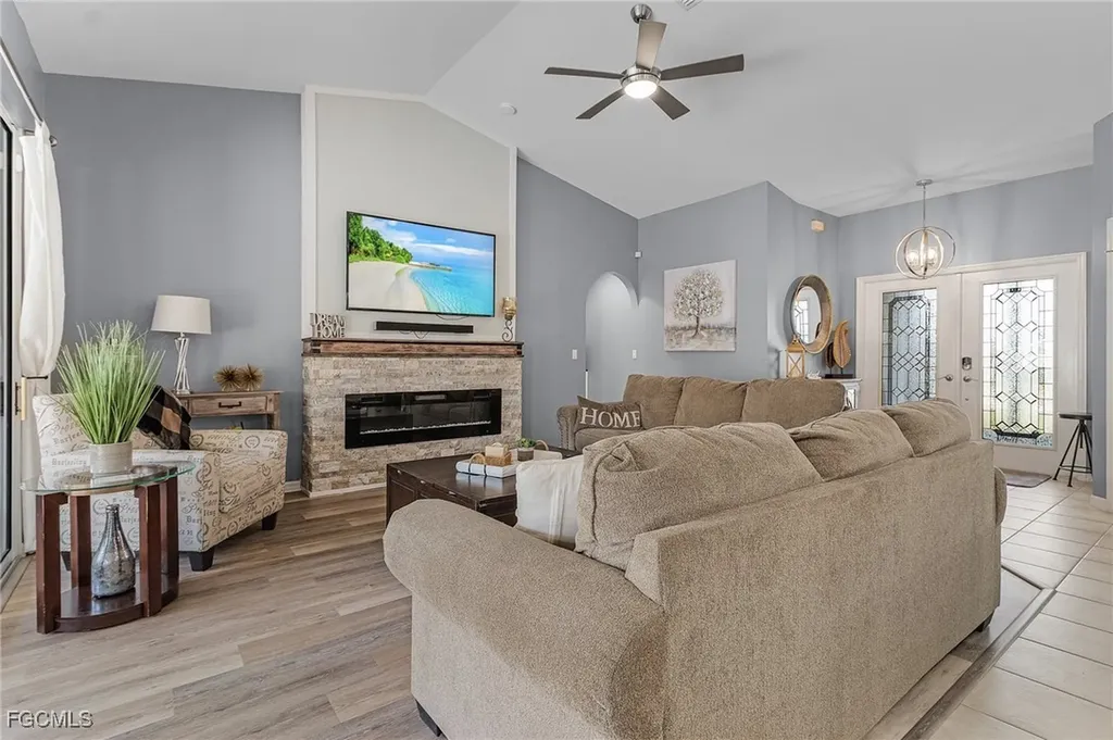 4002 Oasis Boulevard Cape Coral FL 33914