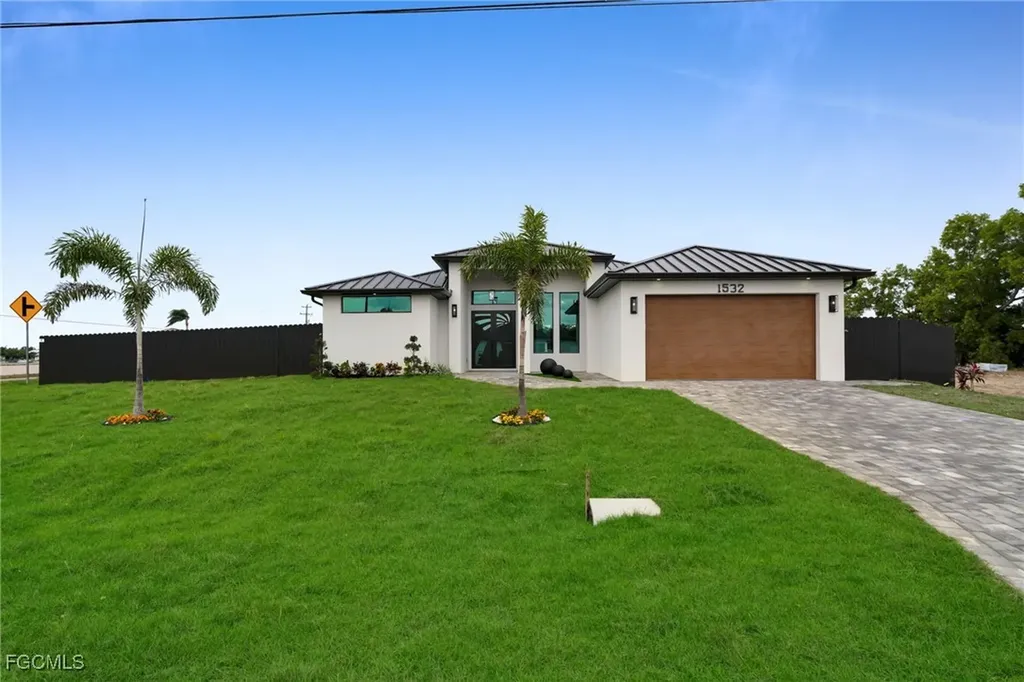 1532 SW 4th Court Cape Coral FL 33991